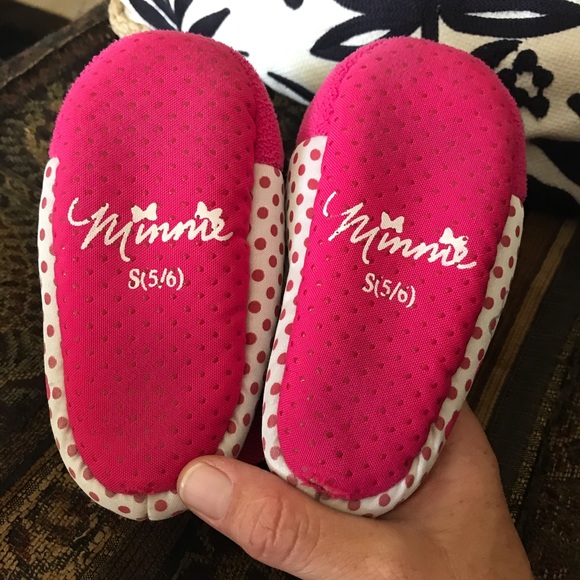 Like New Minnie Mouse Pink Slippers - Picture 3 of 5